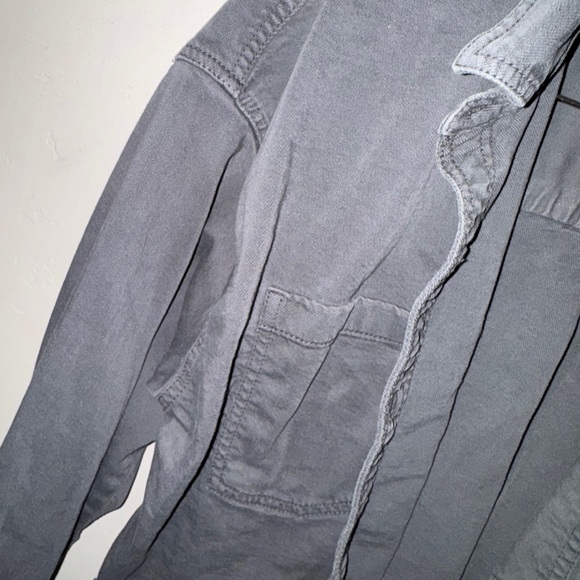 American Eagle Cropped Button Up - Picture 6 of 6